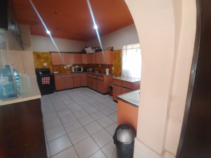Income-Generating Property for Sale – Prime Central Location - Photo 10