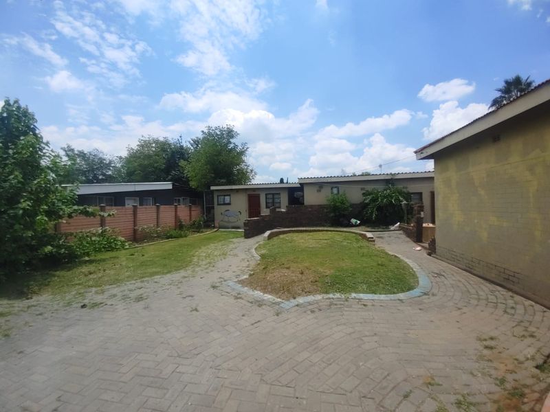 Income-Generating Property for Sale – Prime Central Location - Photo 6