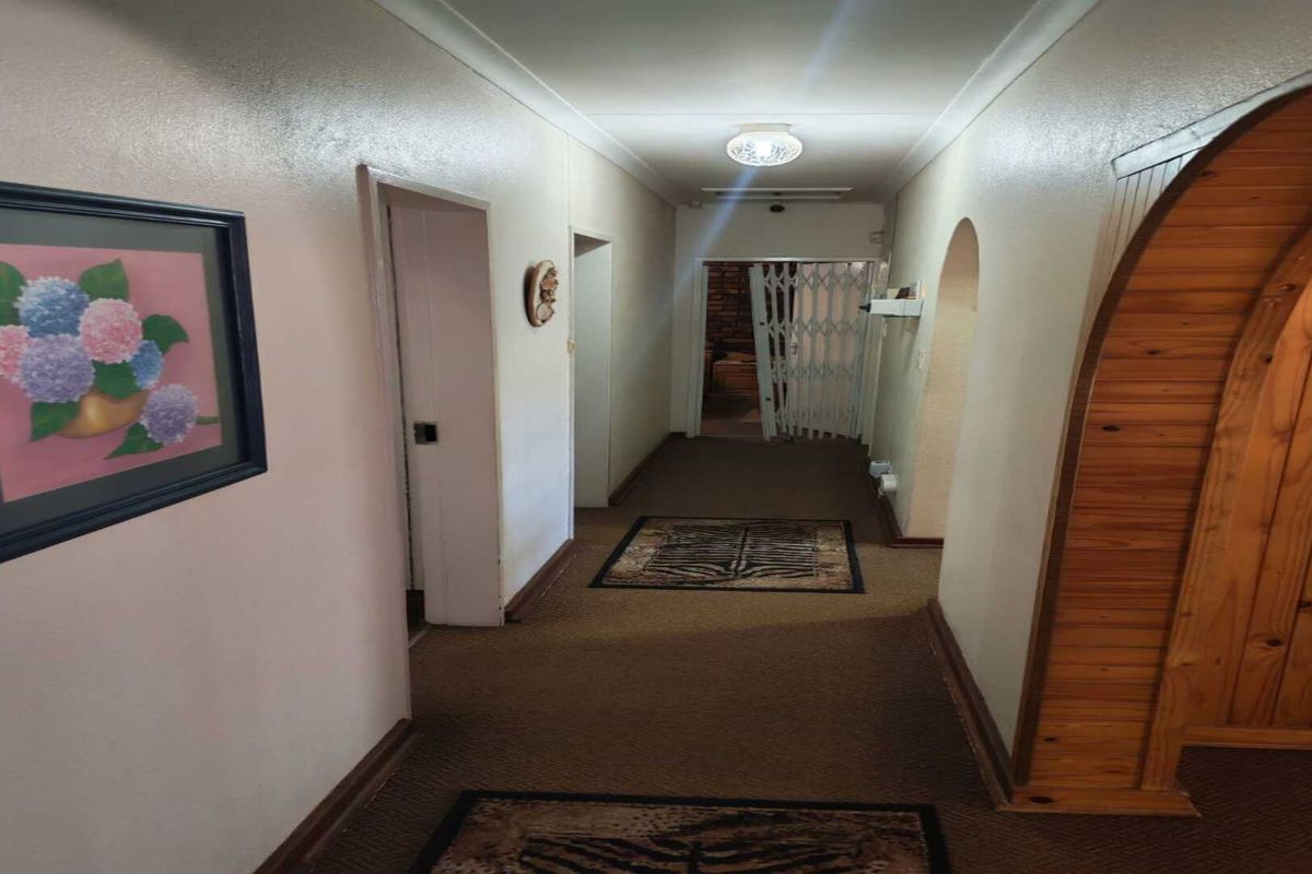 Spacious & Feature-Packed Family Home in Waldrif, Vereeniging - Photo 5