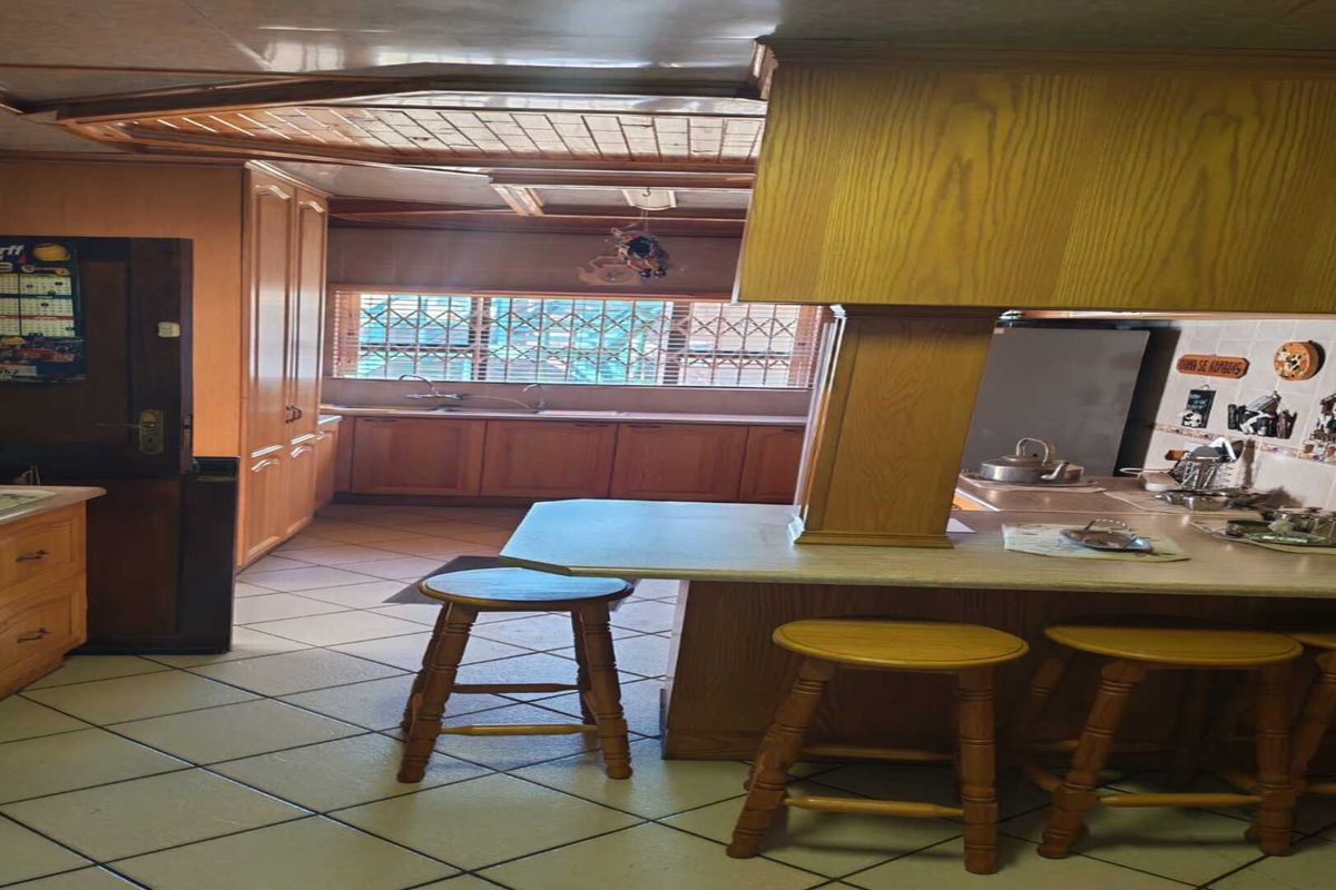 Spacious & Feature-Packed Family Home in Waldrif, Vereeniging - Photo 3