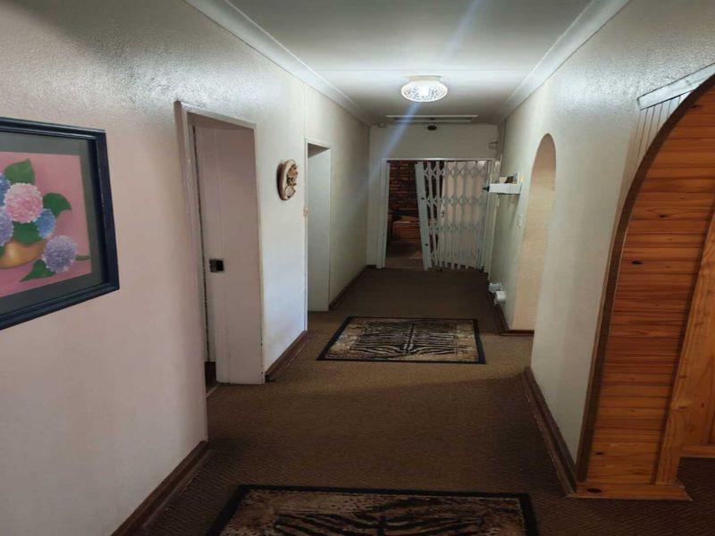 Spacious & Feature-Packed Family Home in Waldrif, Vereeniging - Photo 10
