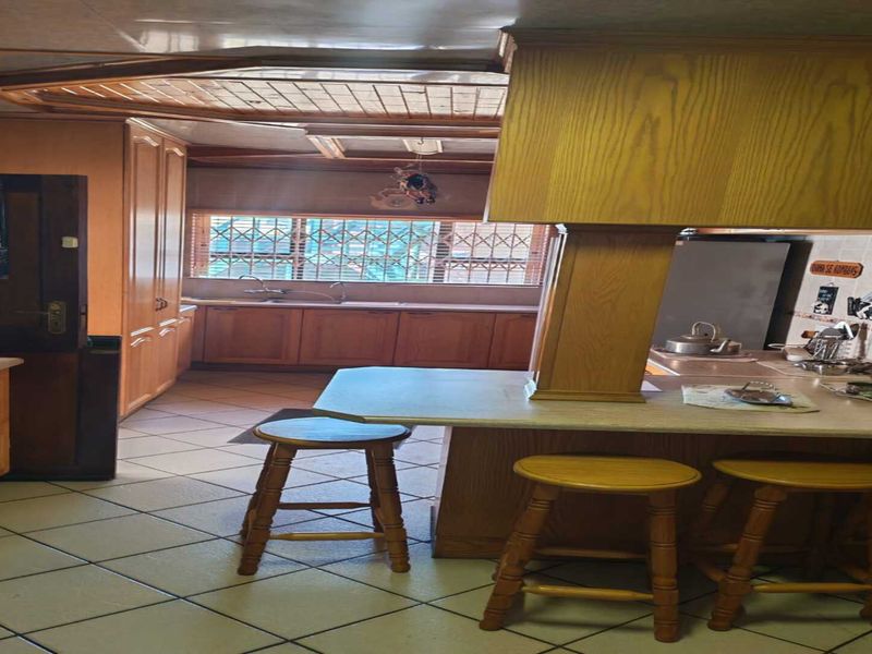 Spacious & Feature-Packed Family Home in Waldrif, Vereeniging - Photo 9