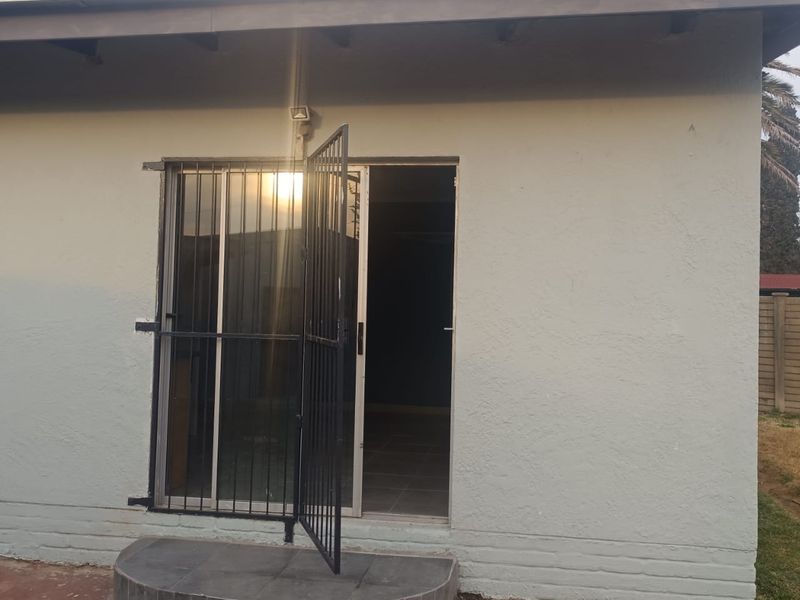 5 One bedrooms flats on 1 property for sale - Photo 10