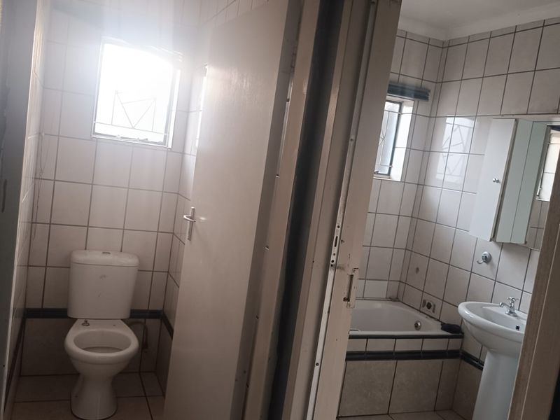 5 One bedrooms flats on 1 property for sale - Photo 8
