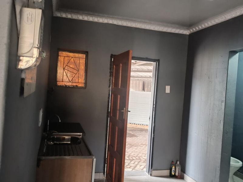 5 One bedrooms flats on 1 property for sale - Photo 6