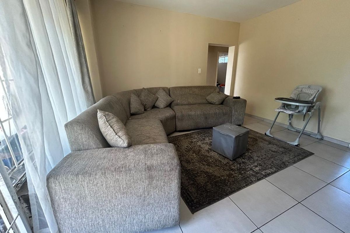🏡  Flat for Sale** 🏡 - Photo 2