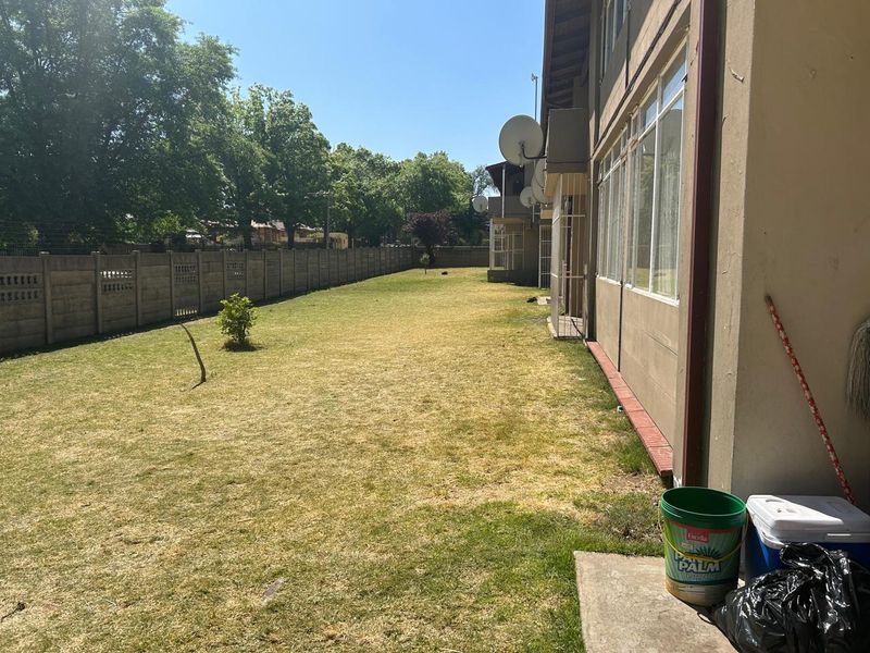 🏡  Flat for Sale** 🏡 - Photo 1