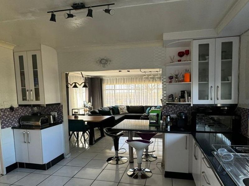 Fully Furnished 3-Bedroom Rental in Sonland Park, Vereeniging - Photo 10