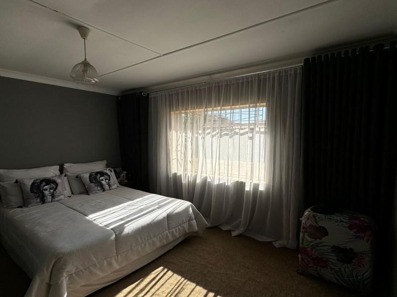 Fully Furnished 3-Bedroom Rental in Sonland Park, Vereeniging - Photo 9