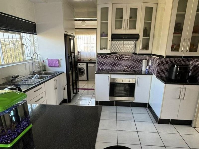 Fully Furnished 3-Bedroom Rental in Sonland Park, Vereeniging - Photo 7