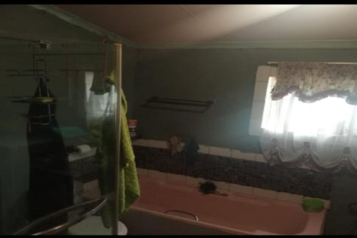 Deal of a Lifetime – 3 Bedroom Home with Flatlet in Sasolburg - Photo 3