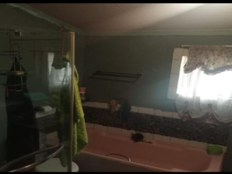 Deal of a Lifetime – 3 Bedroom Home with Flatlet in Sasolburg - Photo 3