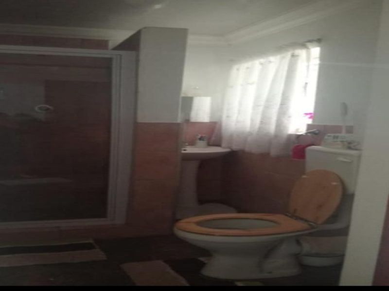 Deal of a Lifetime – 3 Bedroom Home with Flatlet in Sasolburg - Photo 6
