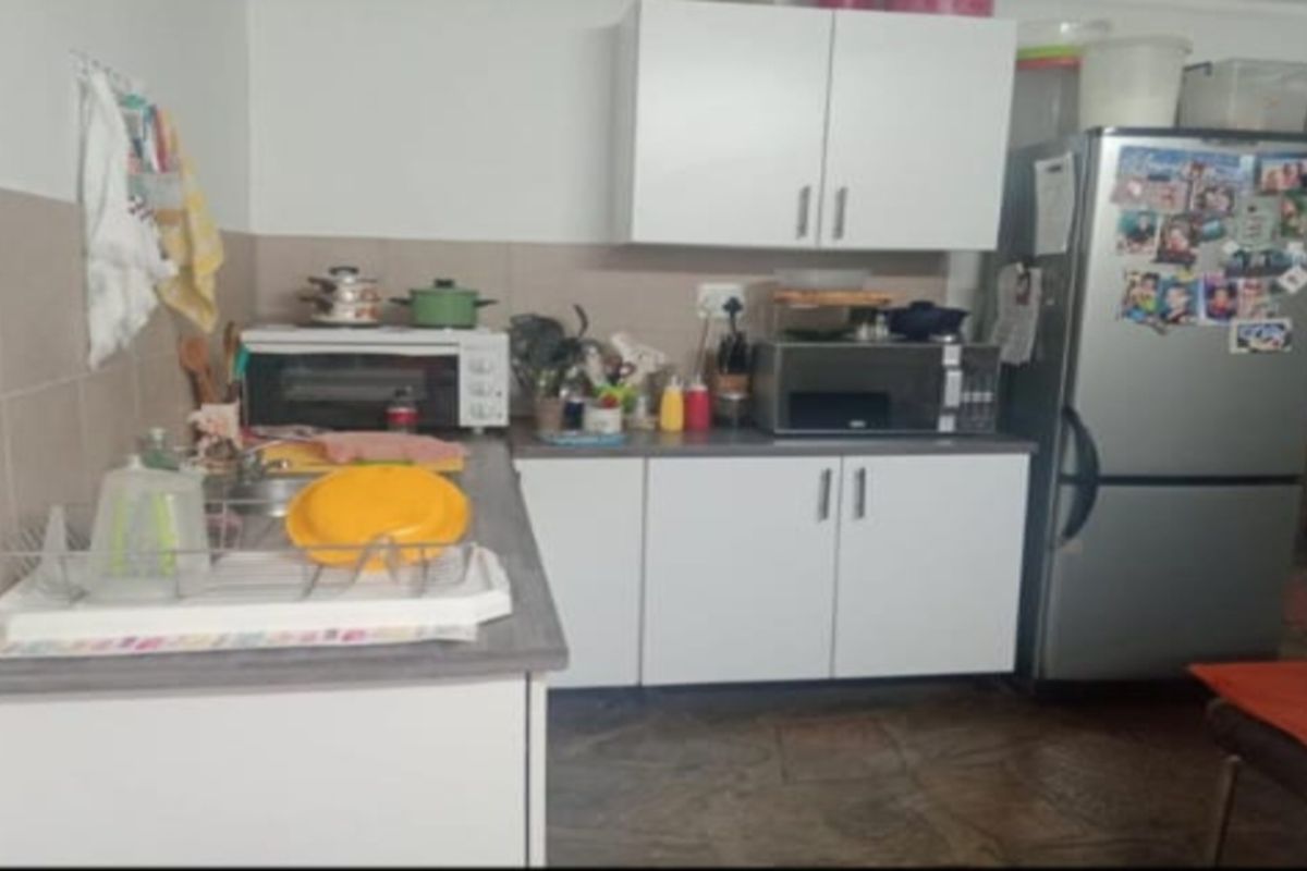 Deal of a Lifetime – 3 Bedroom Home with Flatlet in Sasolburg - Photo 2