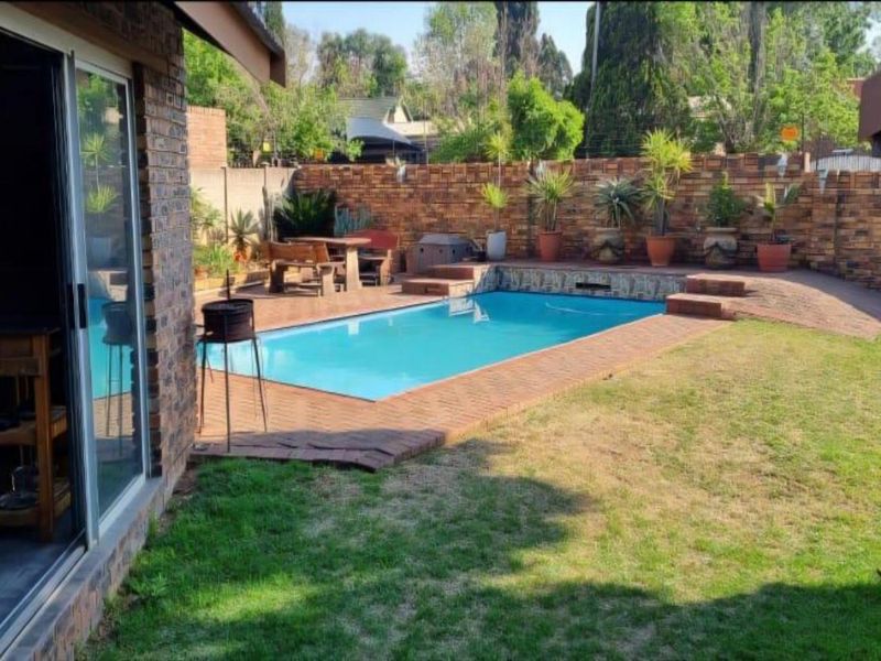 Neat 3-Bedroom Home with Pool & Income-Generating Flatlet - Photo 4