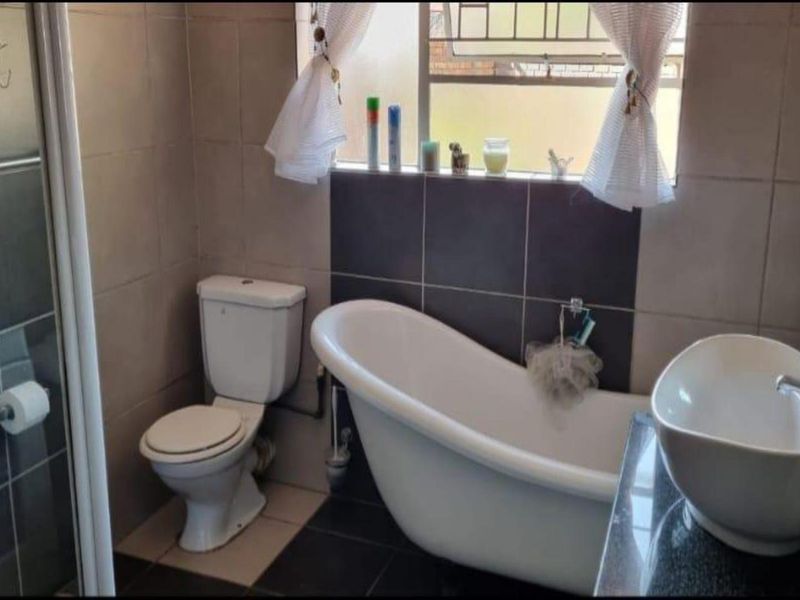 Neat 3-Bedroom Home with Pool & Income-Generating Flatlet - Photo 10
