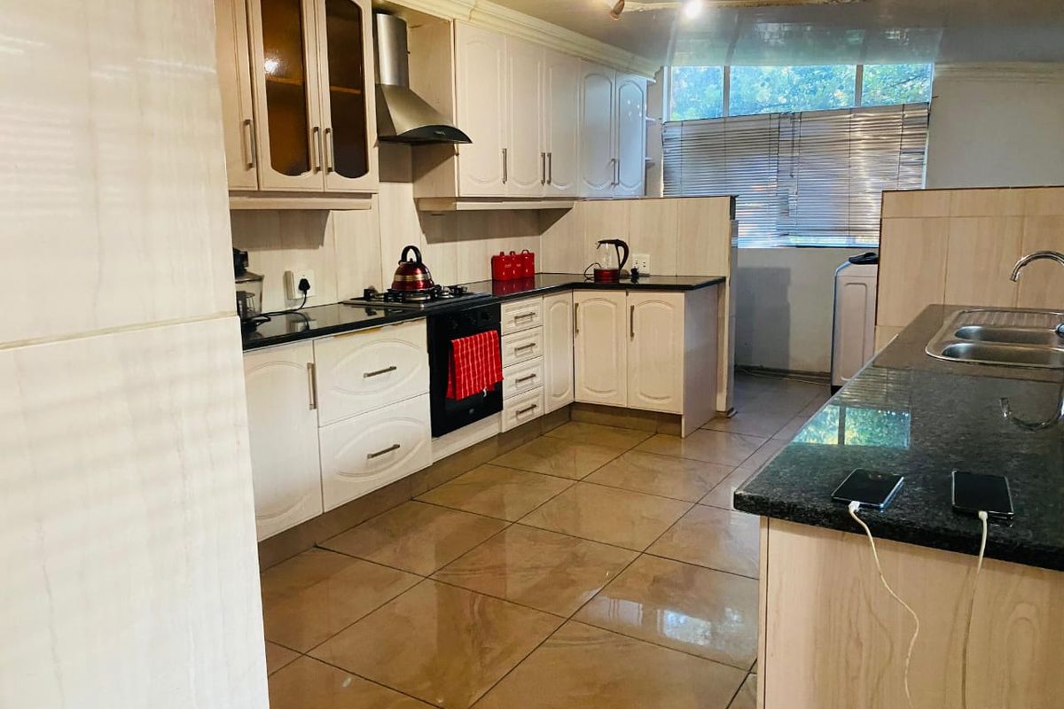 Spacious family home for sale - Photo 5