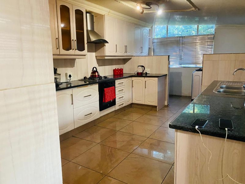 Spacious family home for sale - Photo 5