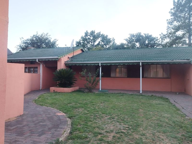Spacious family home for sale - Photo 1