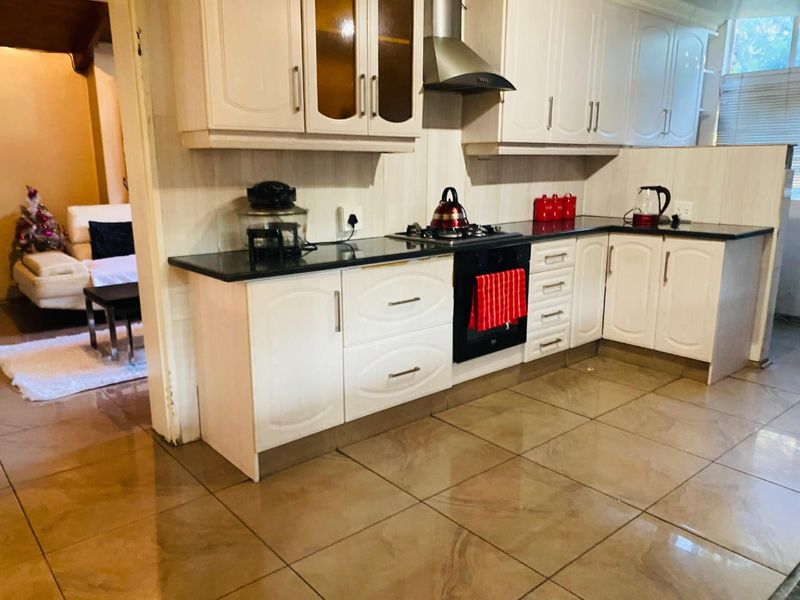 Spacious family home for sale - Photo 4