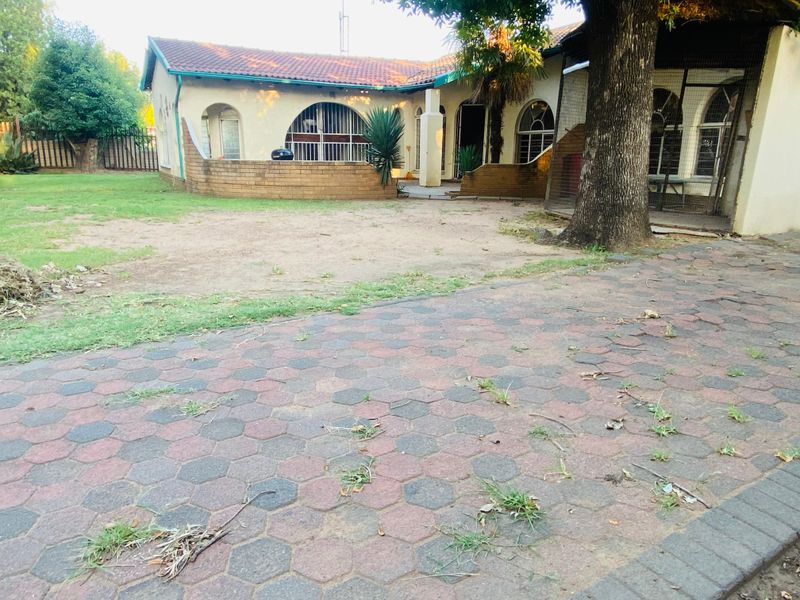 Spacious family home for sale - Photo 1