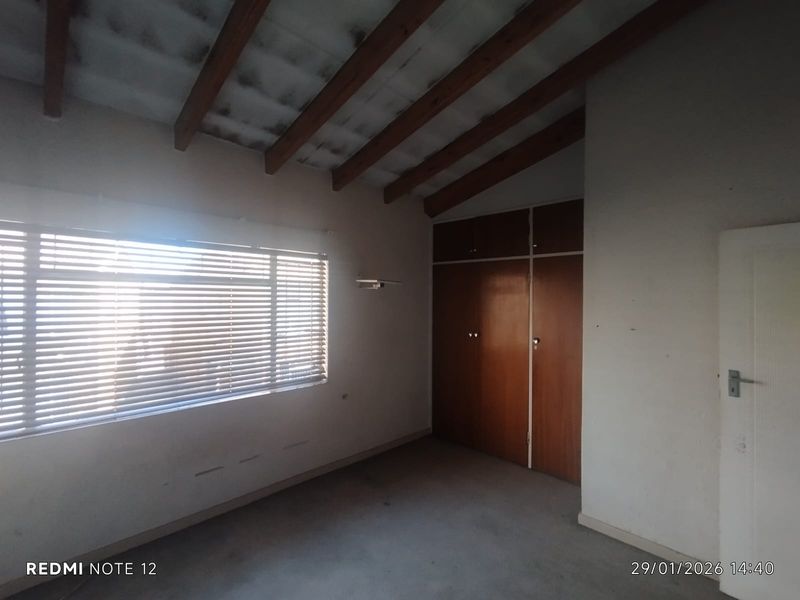 LOVELY DOUBLE-STOREY HOME WITH GREAT POTENTIAL in Vereeniging - Photo 7