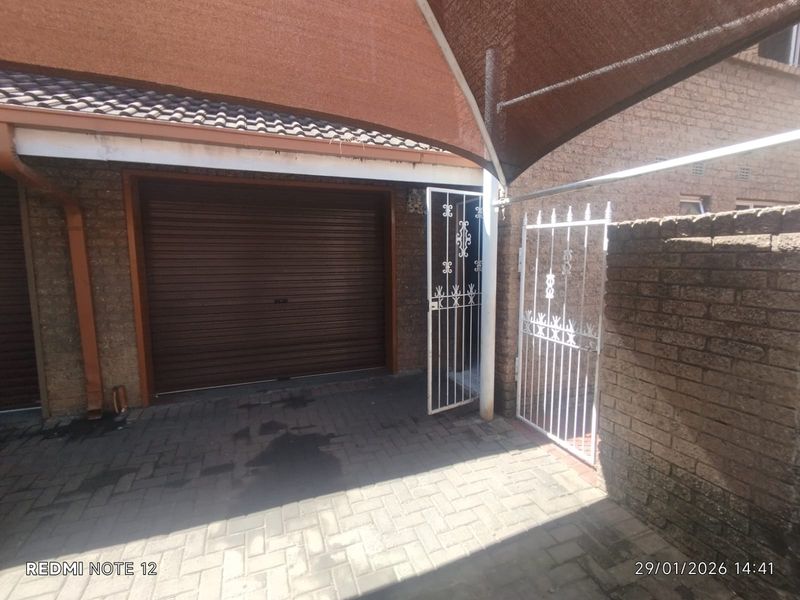 LOVELY DOUBLE-STOREY HOME WITH GREAT POTENTIAL in Vereeniging - Photo 4