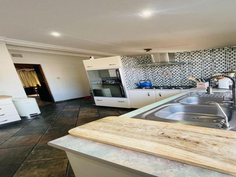 Luxury Modern Living | Off-Grid Excellence | SW5 Vanderbijlpark - Photo 4