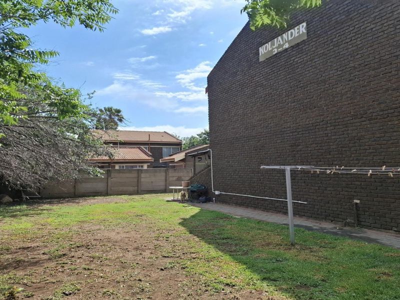 Charming 2 Bedroom Townhouse in Sought-After Sonlandpark, Vereeniging - Photo 10