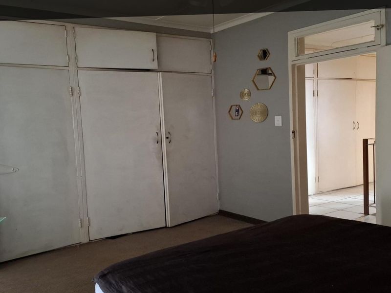 Charming 2 Bedroom Townhouse in Sought-After Sonlandpark, Vereeniging - Photo 6