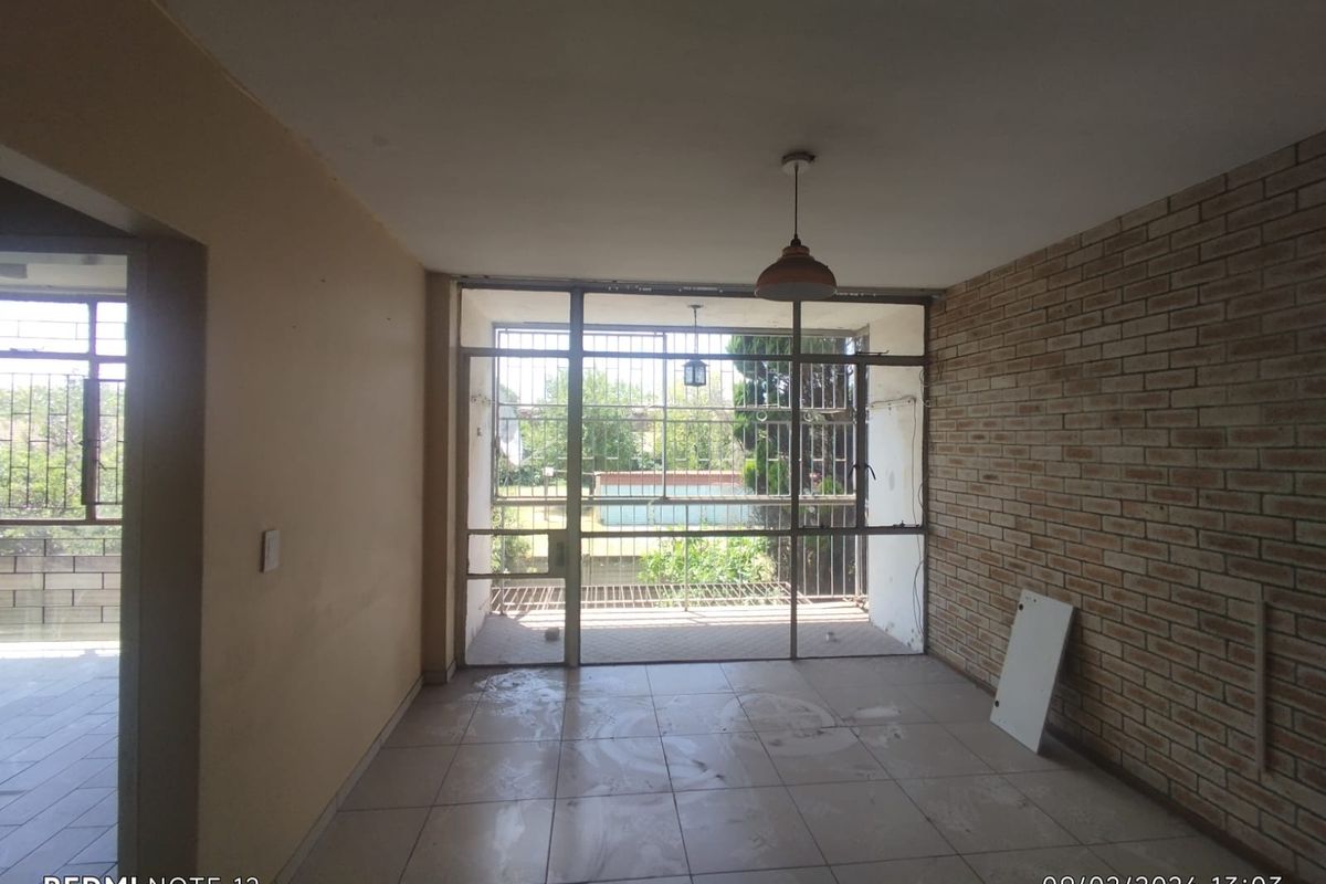 Lovely 2-Bedroom Flat for Sale Uitsig Flats - Photo 2