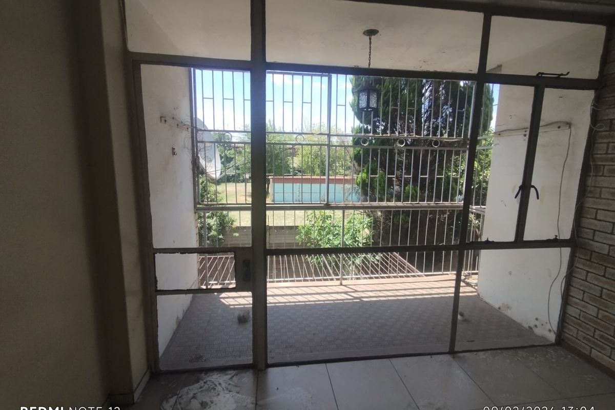 Lovely 2-Bedroom Flat for Sale Uitsig Flats - Photo 5