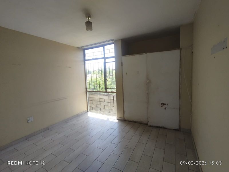 Lovely 2-Bedroom Flat for Sale Uitsig Flats - Photo 8