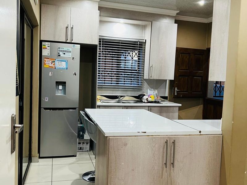 3 bedroom house for sale - Photo 8