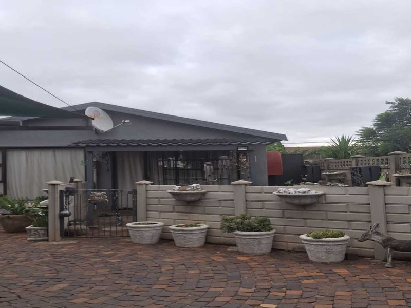 INVESTOR’S DREAM IN FALCONRIDGE – Exceptional Rental Income Potential! - Photo 8