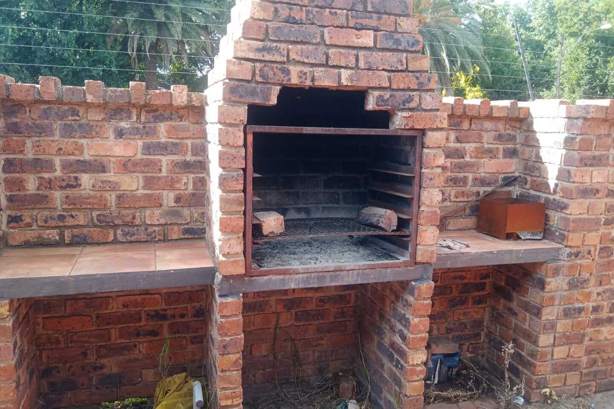 Charming 2 Bedroom Brick-Faced Townhouse in Plasire de Merle, Arcon Park, Vereeniging - Photo 5