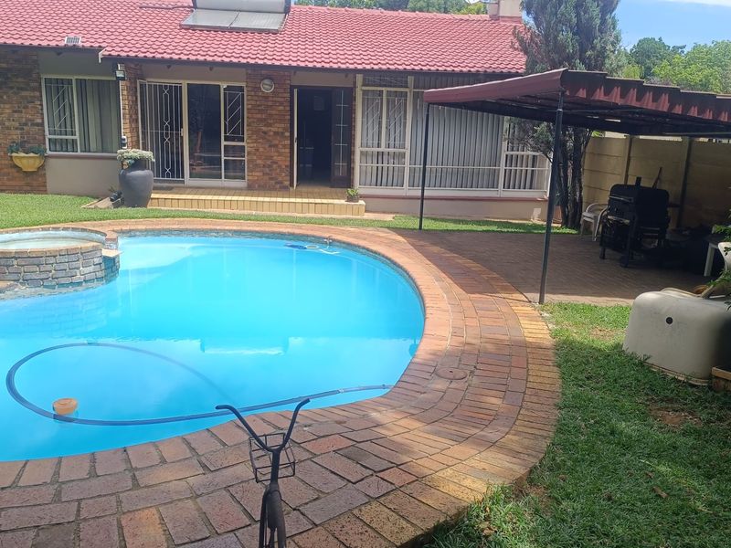 Spacious family home for sale - Photo 1