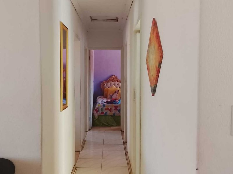Three-bedroom home - Photo 10