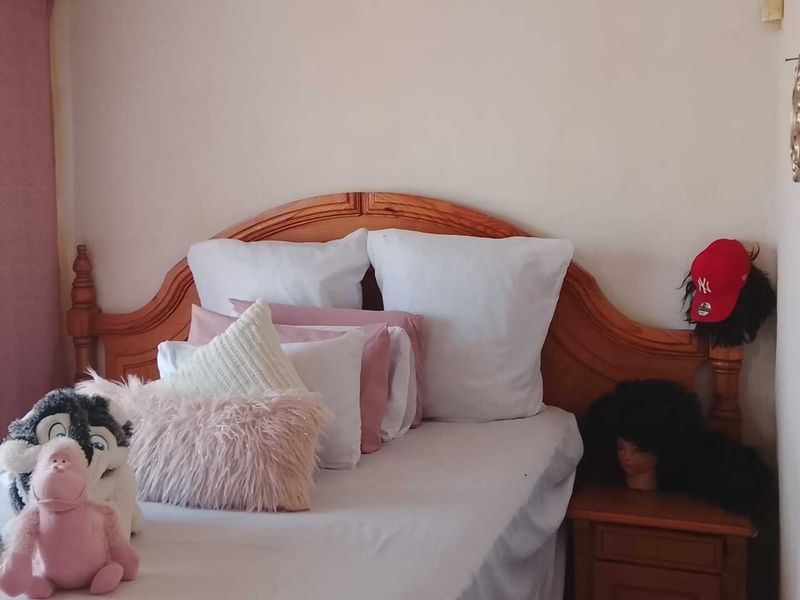 Three-bedroom home - Photo 6