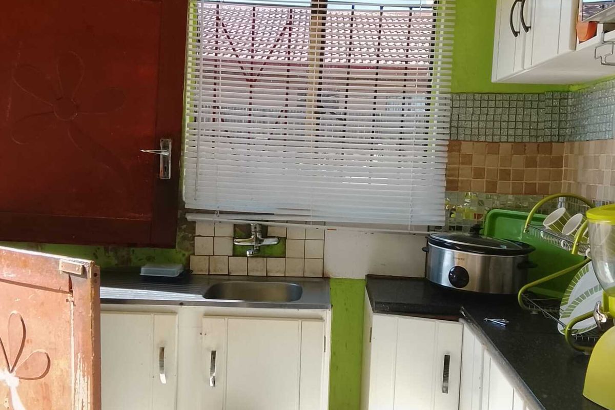 Three-bedroom home - Photo 3