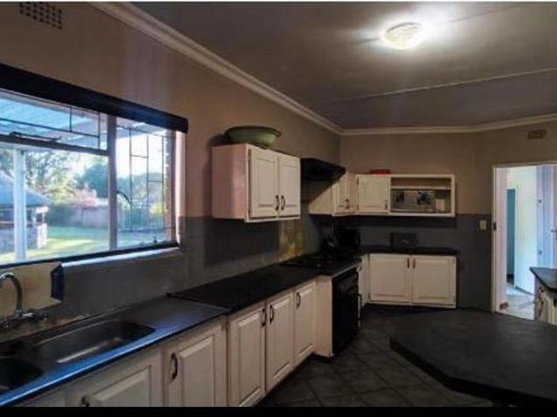 Spacious family home for sale - Photo 7