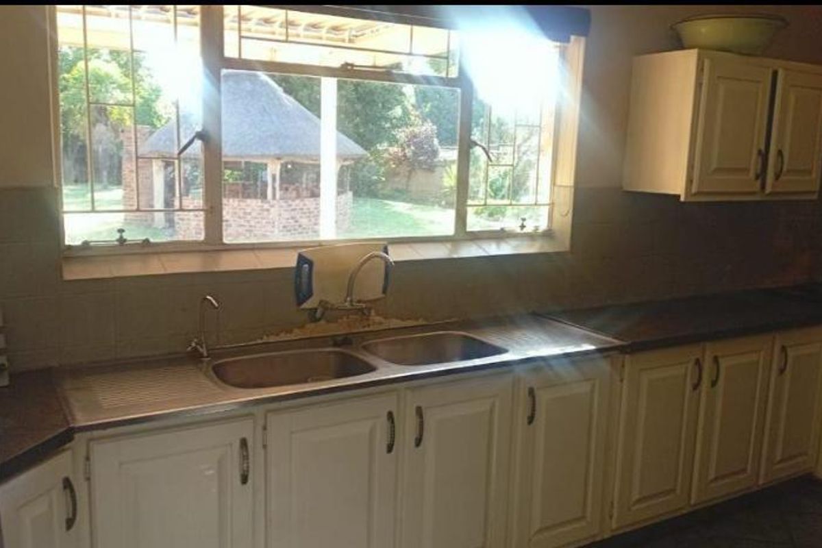 Spacious family home for sale - Photo 4
