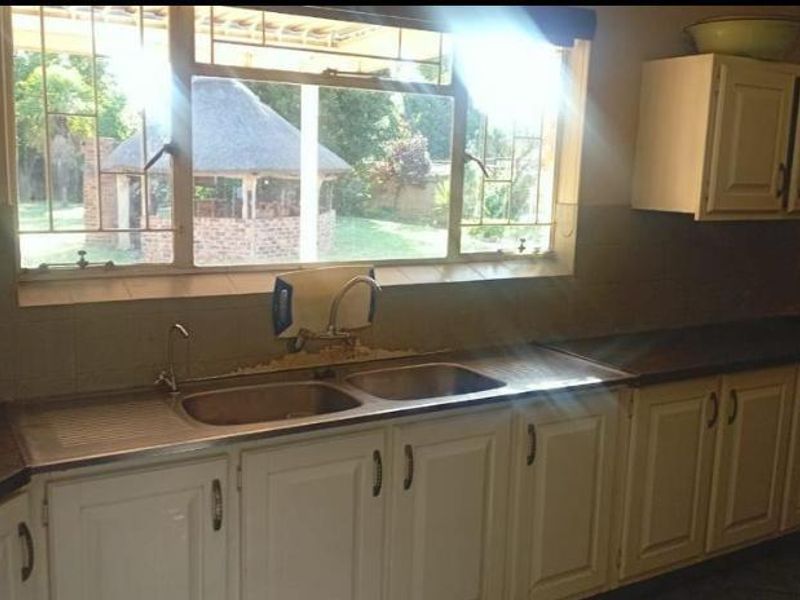 Spacious family home for sale - Photo 4