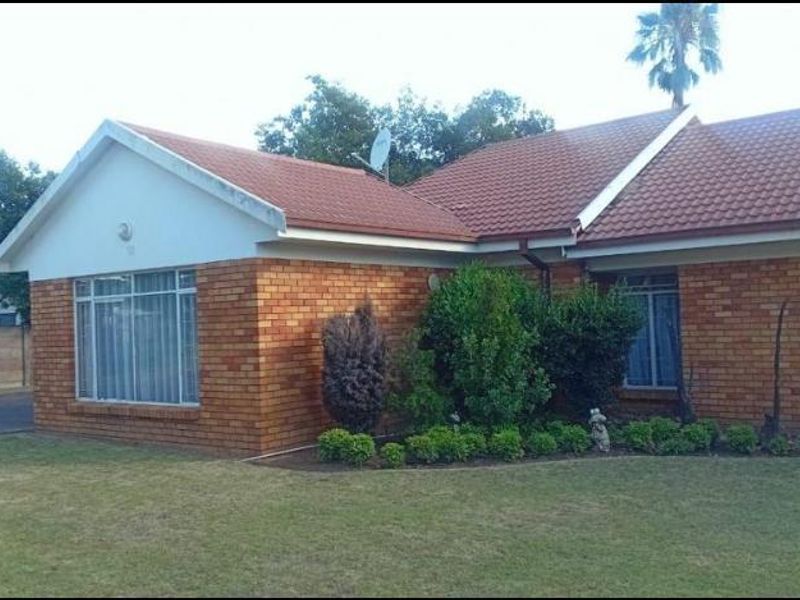 Spacious family home for sale - Photo 1