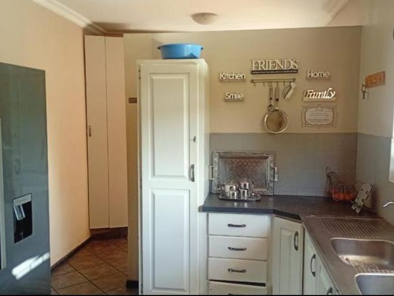 Spacious family home for sale - Photo 3