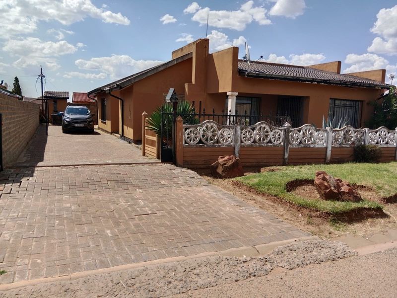 3 Bedroom Home to Rent – Sebokeng Zone 10 - Photo 2