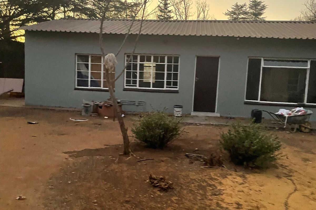 Charming 2-Bedroom Rental on Shared Plot - Photo 2