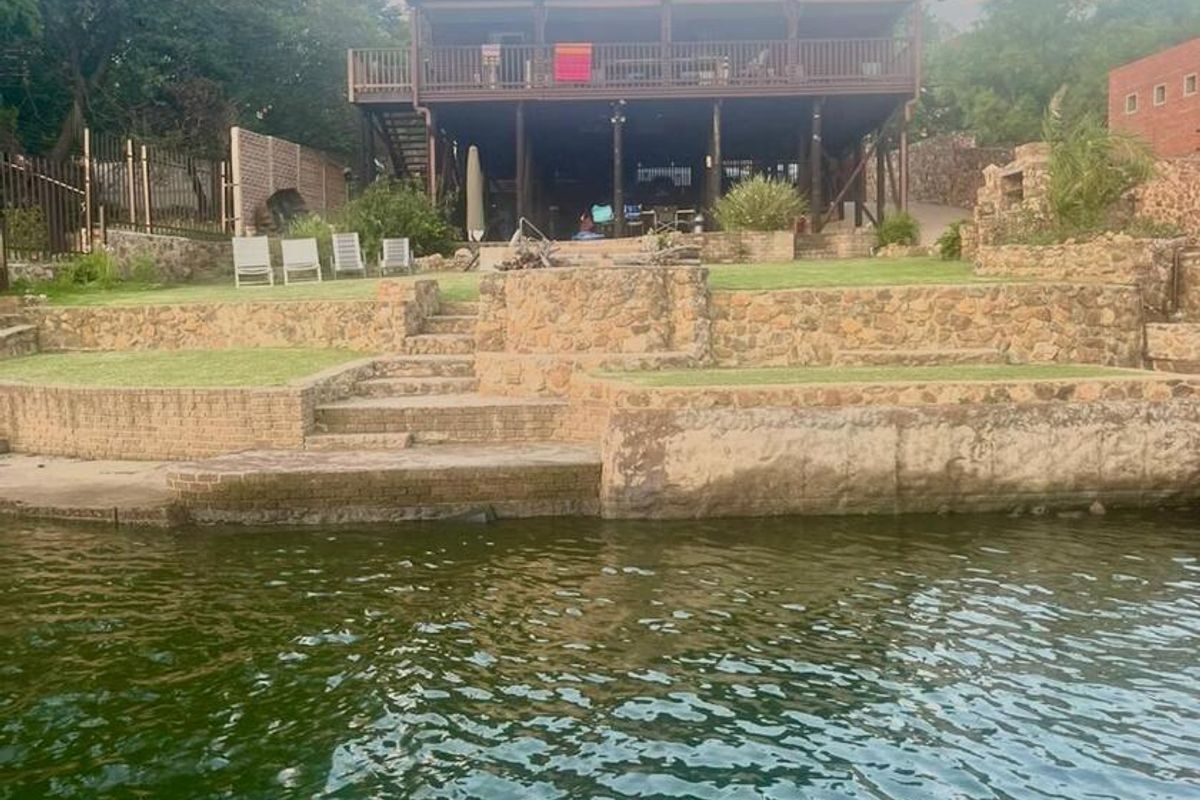 Stunning 2 Bedroom Riverfront Home in Vaaloewer -Perfect Investment or holiday Retreat - Photo 2
