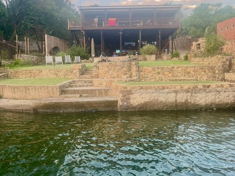 Stunning 2 Bedroom Riverfront Home in Vaaloewer -Perfect Investment or holiday Retreat - Photo 2