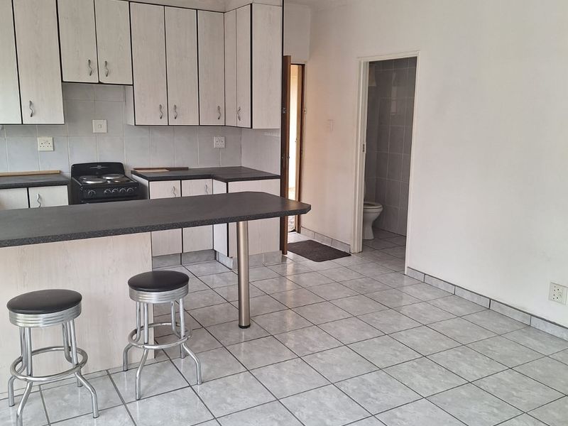 TO RENT | Cozy Garden Cottage in Arcon Park - Photo 1